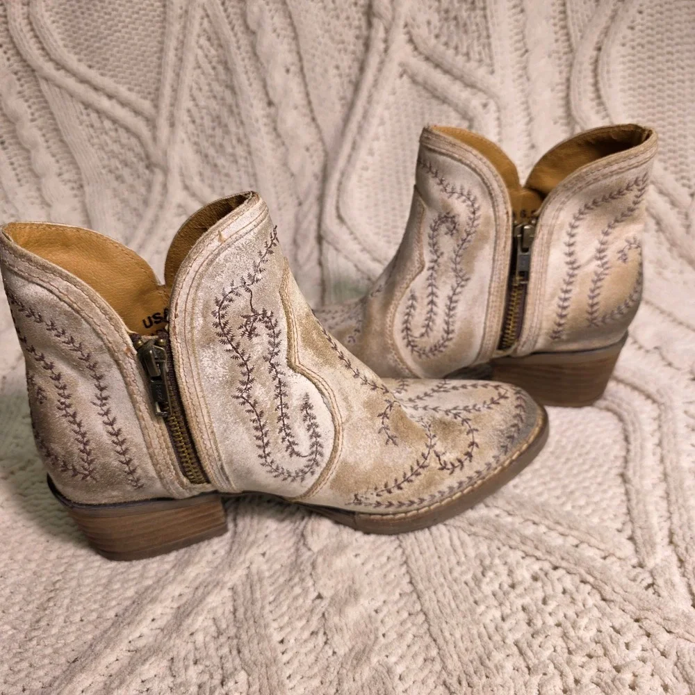 Sterling River Western Ankle Boots Booties Distressed Embroidered Women 6.5